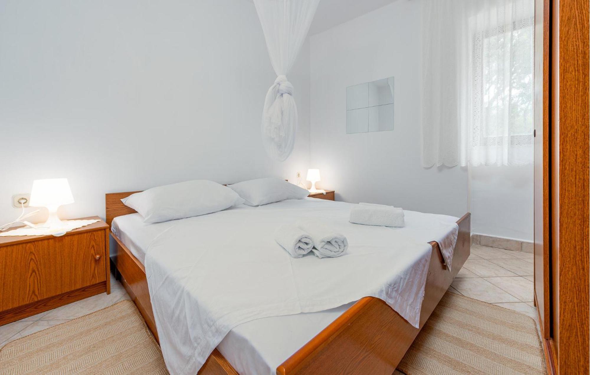 Beautiful Home In Novalja With Wifi Εξωτερικό φωτογραφία